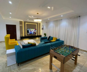 PLISTBOOKING HOLAFIELD 3 BEDROOM IKOYI ASTONISHED SHORTLET APARTMENT